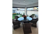 Garden Point антрацитовий круглий стіл з технораттану Toledo